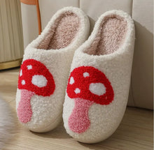 Load image into Gallery viewer, Mushroom Print Fleece Slippers
