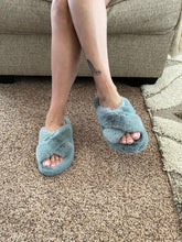 Load image into Gallery viewer, Chic Faux Fur Slippers
